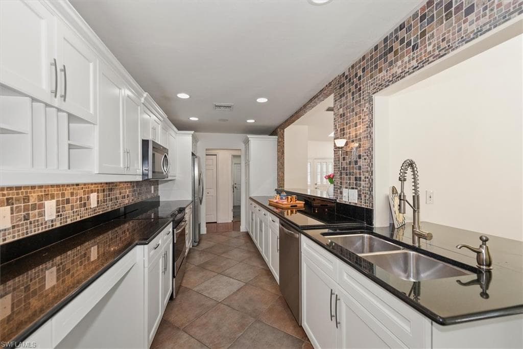 2252 Royal LN, NAPLES FL 34112-18