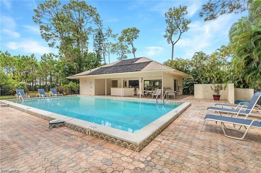 2252 Royal LN, NAPLES FL 34112-38