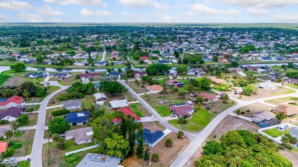 15 Hampton AVE, LEHIGH ACRES FL 33936-5