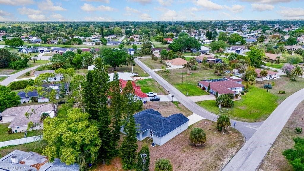 15 Hampton AVE, LEHIGH ACRES FL 33936-2
