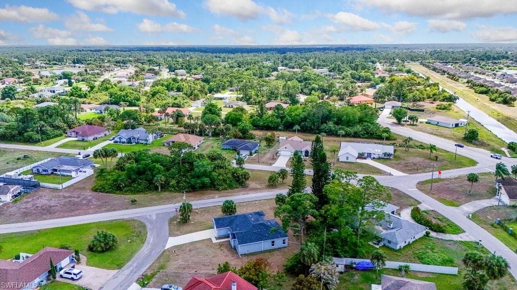 15 Hampton AVE, LEHIGH ACRES FL 33936-4