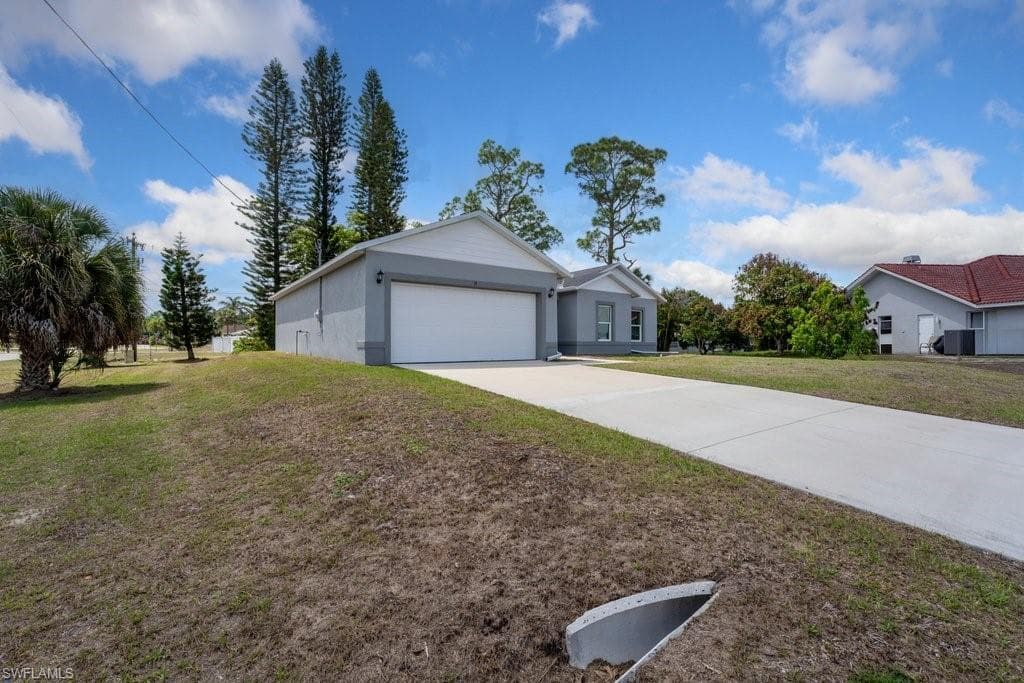 15 Hampton AVE, LEHIGH ACRES FL 33936-8