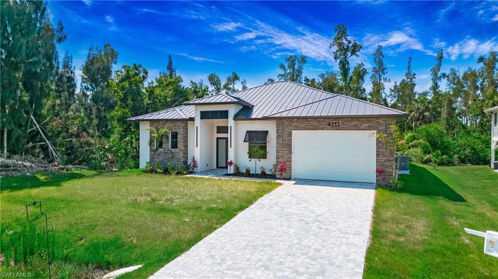 4111 Williams RD, ESTERO FL 33928-3