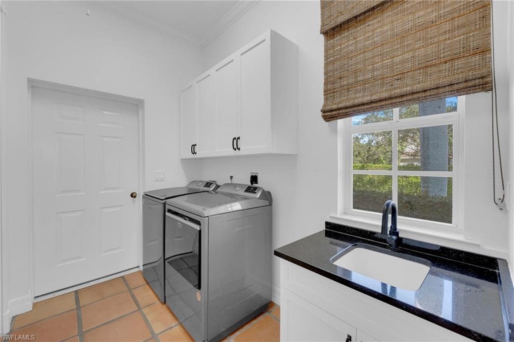 8642 S Lake CIR, FORT MYERS FL 33908-22