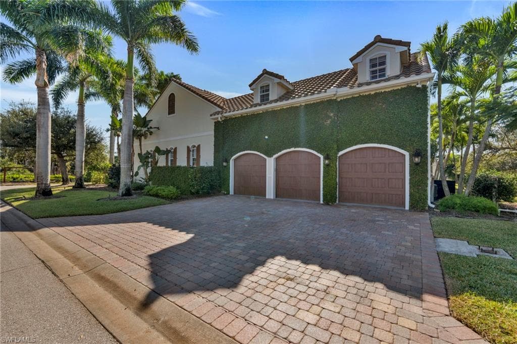 8642 S Lake CIR, FORT MYERS FL 33908-2