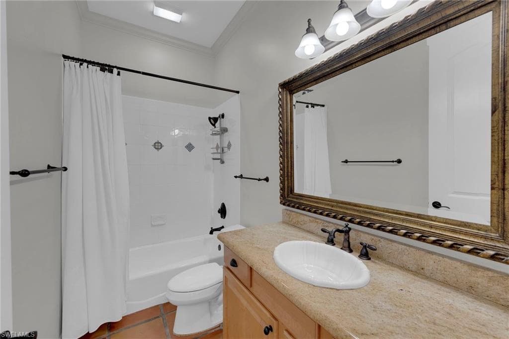 8642 S Lake CIR, FORT MYERS FL 33908-8