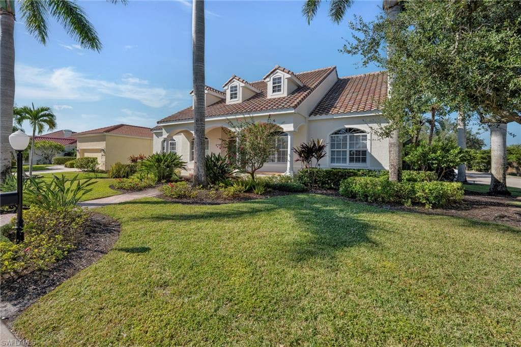 8642 S Lake CIR, FORT MYERS FL 33908-37
