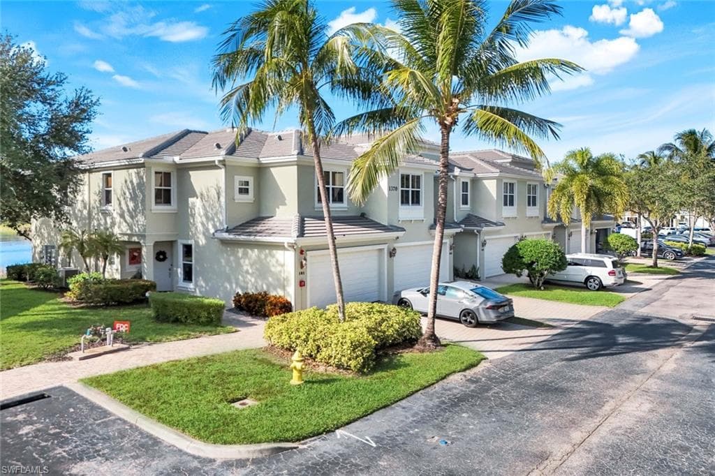 1370 Mariposa CIR # 102, NAPLES FL 34105-1