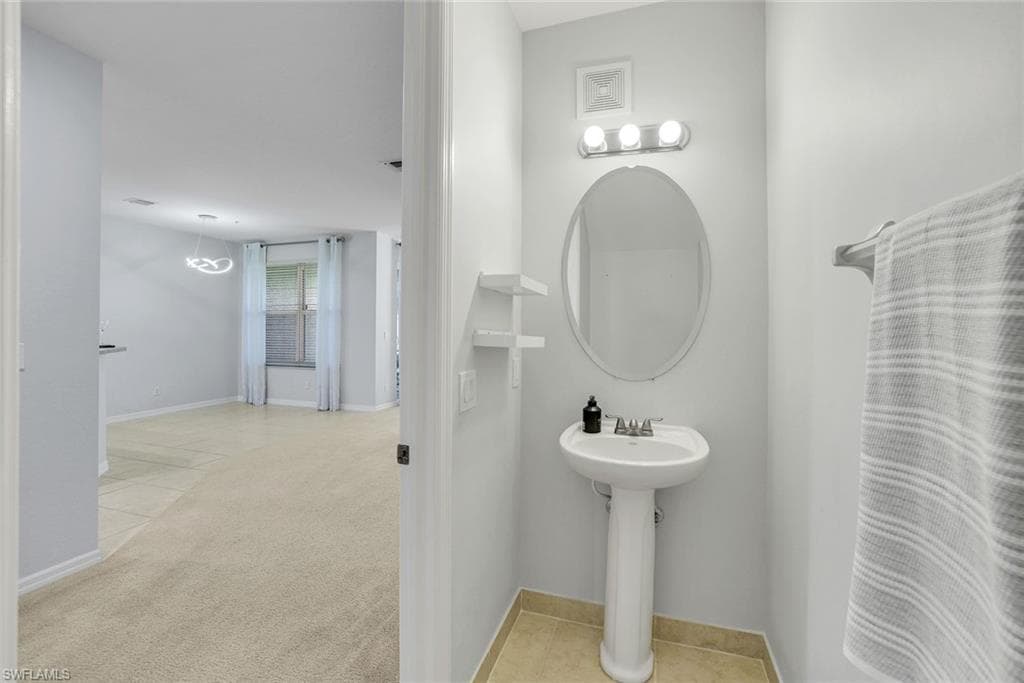 1370 Mariposa CIR # 102, NAPLES FL 34105-16