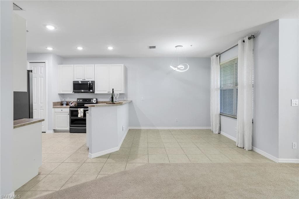 1370 Mariposa CIR # 102, NAPLES FL 34105-15