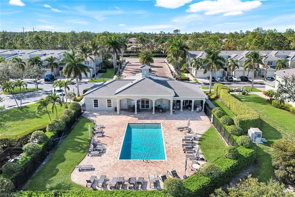 1370 Mariposa CIR # 102, NAPLES FL 34105-44