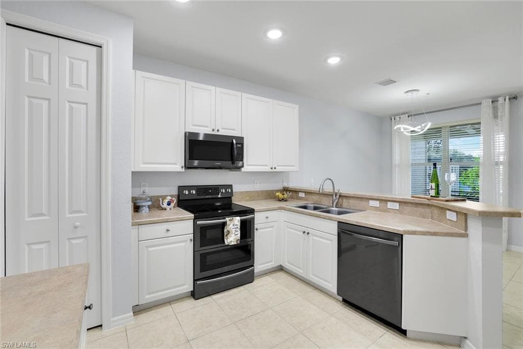 1370 Mariposa CIR # 102, NAPLES FL 34105-10