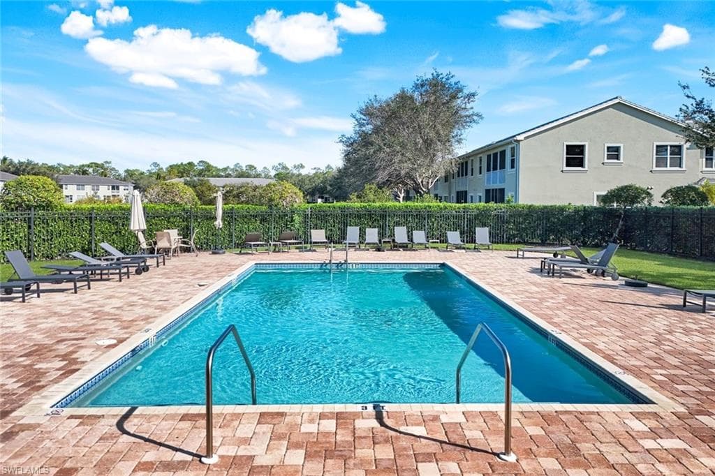 1370 Mariposa CIR # 102, NAPLES FL 34105-39