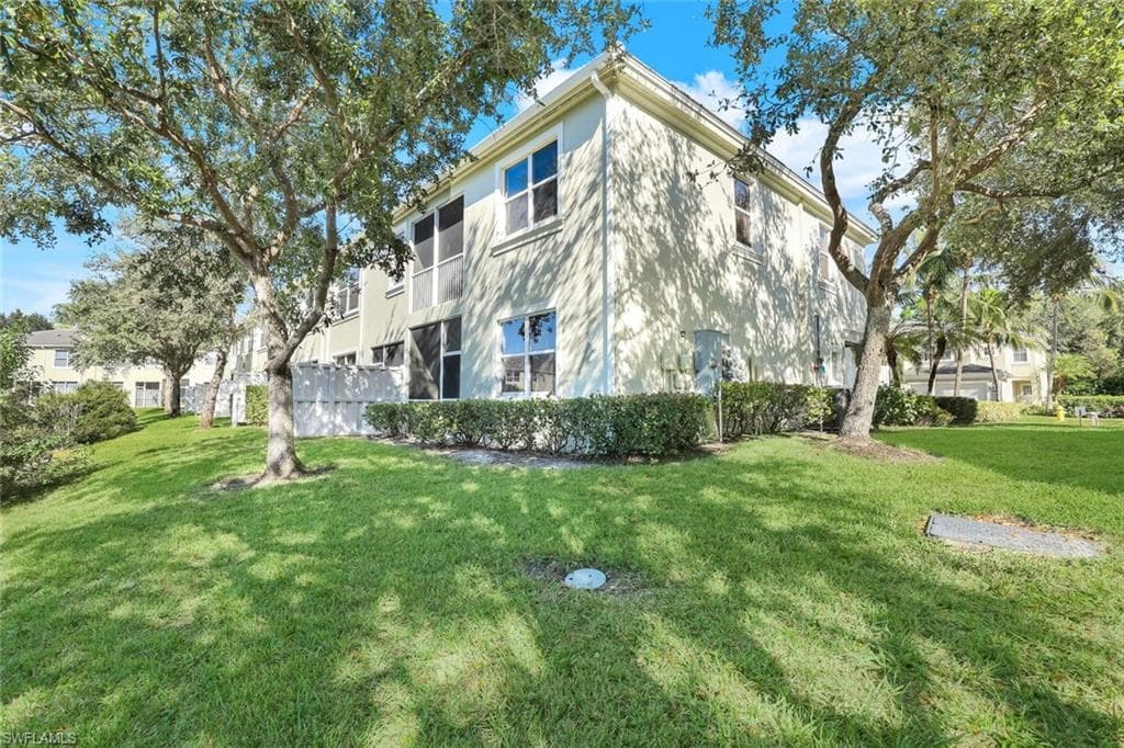 1370 Mariposa CIR # 102, NAPLES FL 34105-3
