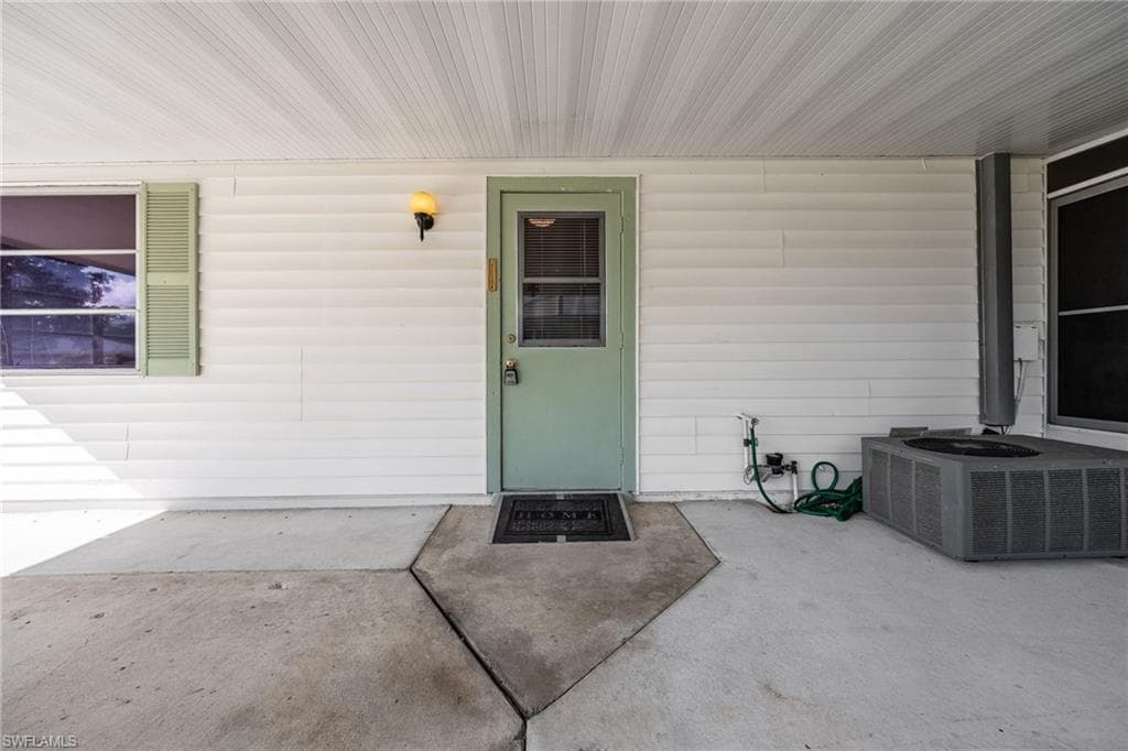 13 Pinewood BLVD, LEHIGH ACRES FL 33936-6