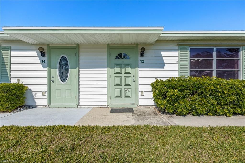 13 Pinewood BLVD, LEHIGH ACRES FL 33936-2