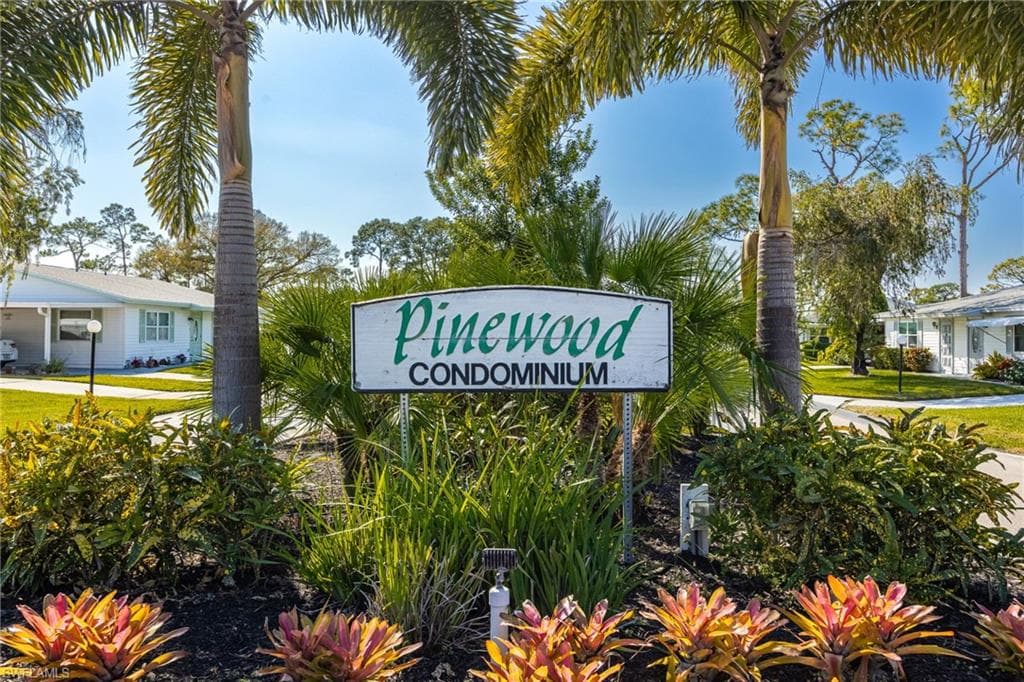 13 Pinewood BLVD, LEHIGH ACRES FL 33936-27