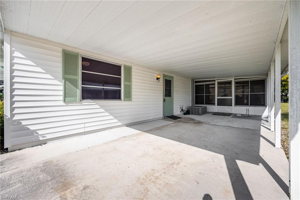 13 Pinewood BLVD, LEHIGH ACRES FL 33936-4