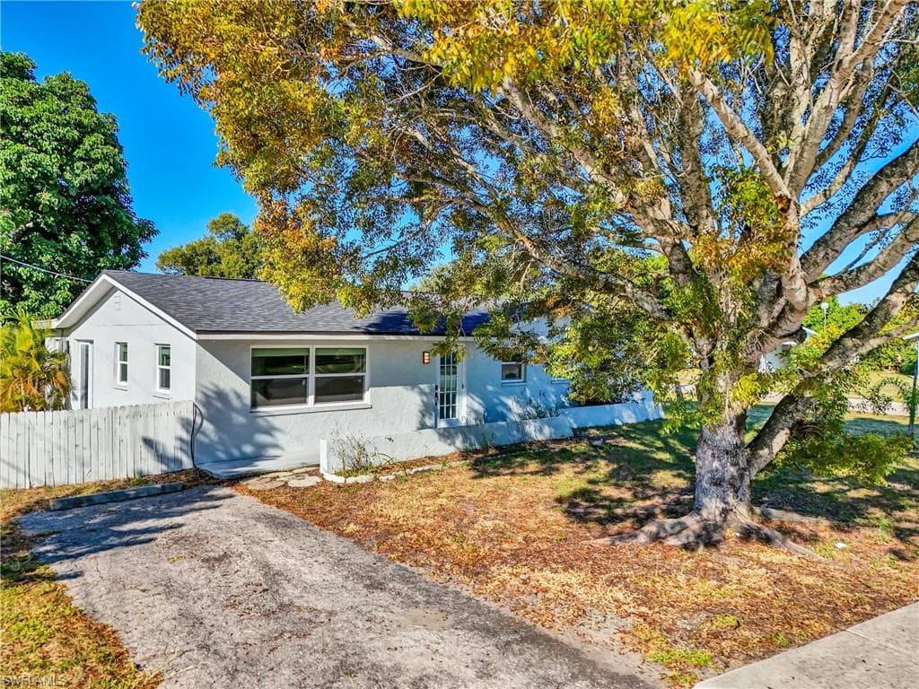 853 Java Plum AVE, NORTH FORT MYERS FL 33903-1