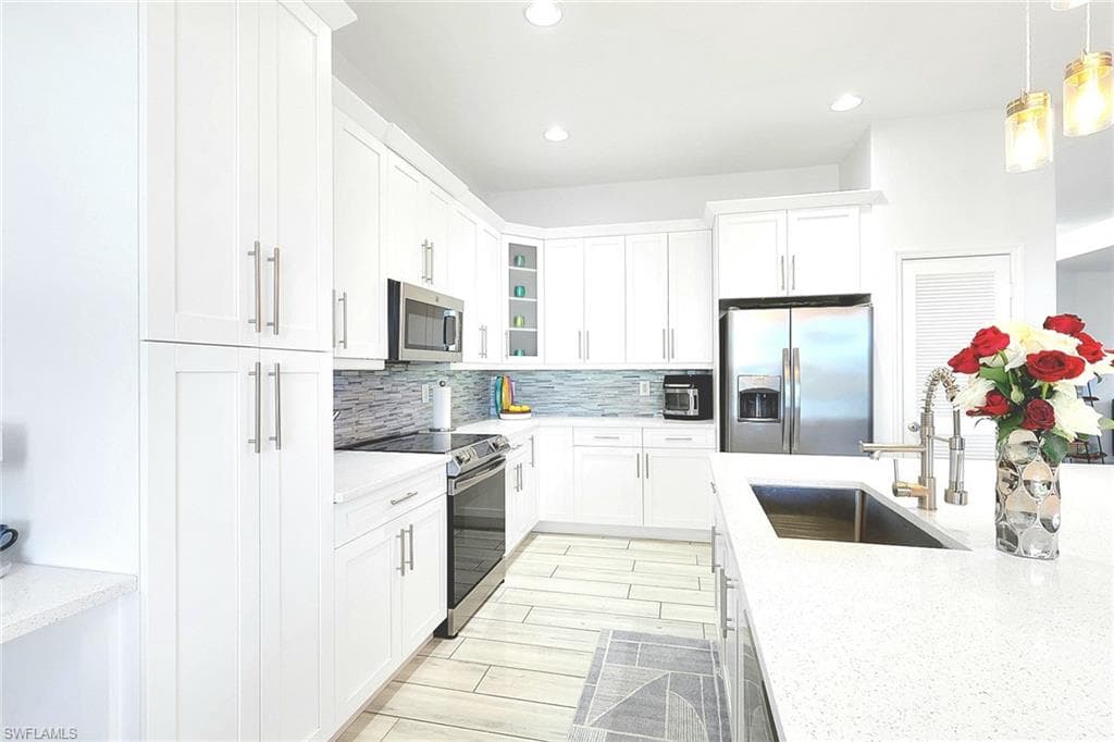 2675 Blue Cypress Lake CT, CAPE CORAL FL 33909-4