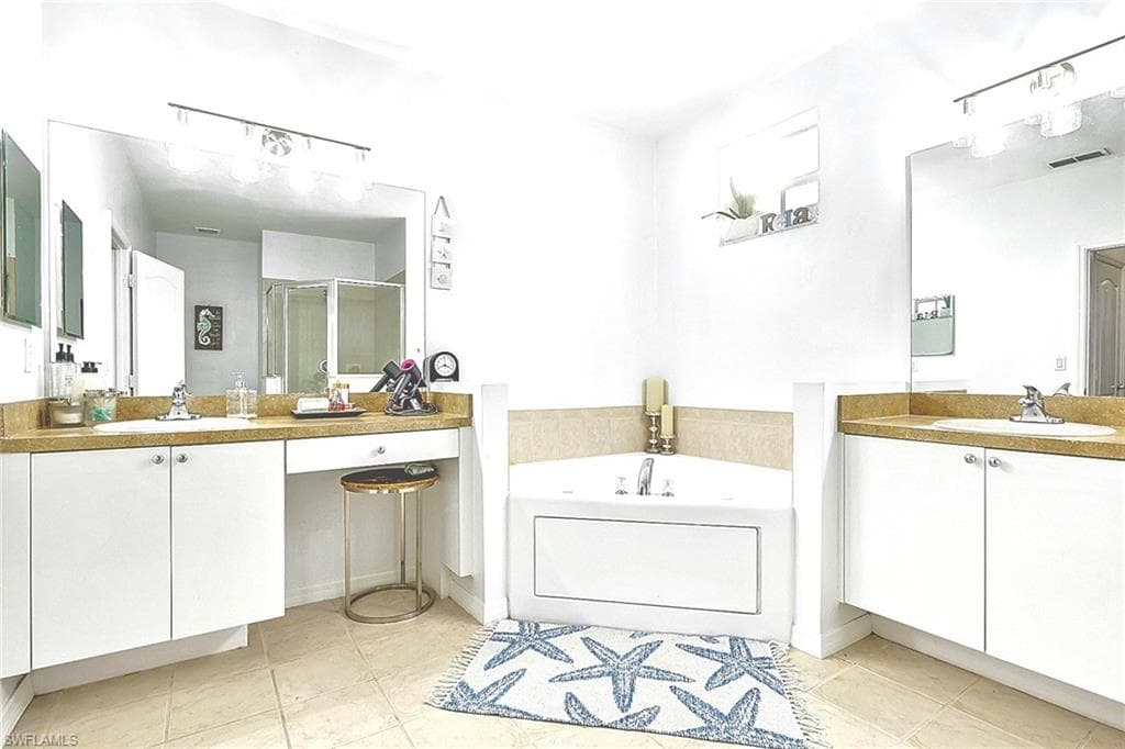 2675 Blue Cypress Lake CT, CAPE CORAL FL 33909-19