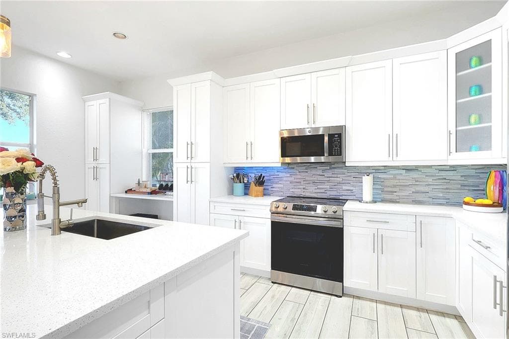 2675 Blue Cypress Lake CT, CAPE CORAL FL 33909-3