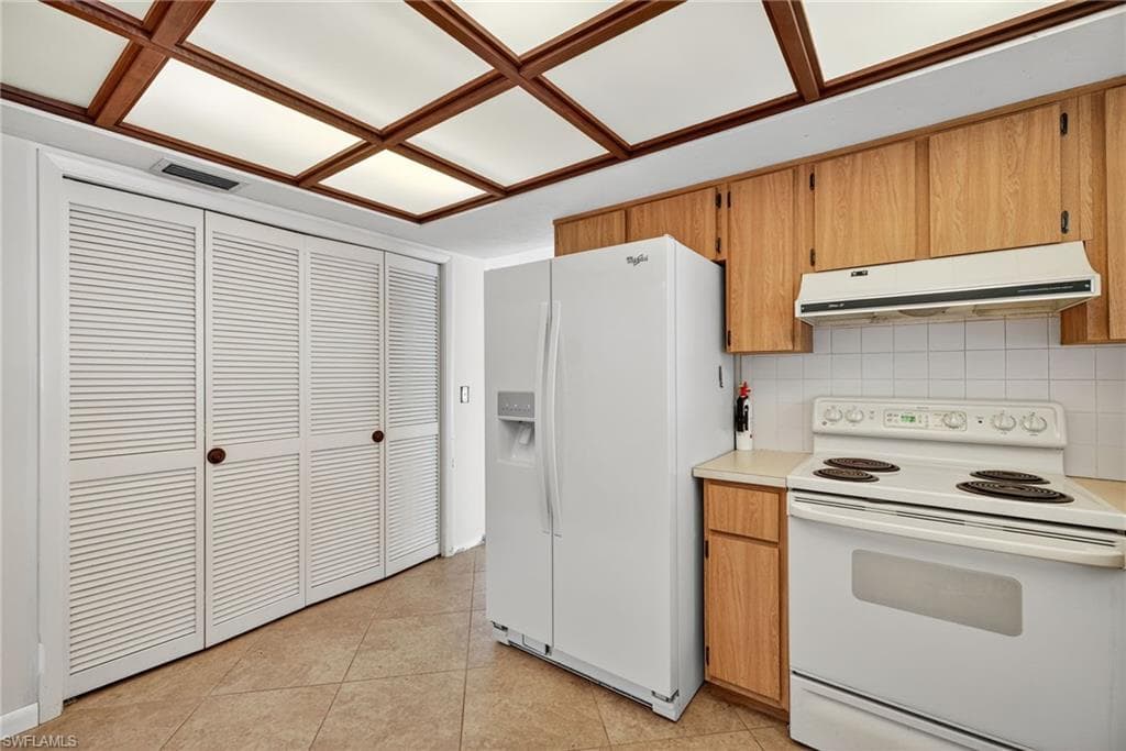 6811 Sandalwood LN, NAPLES FL 34109-16