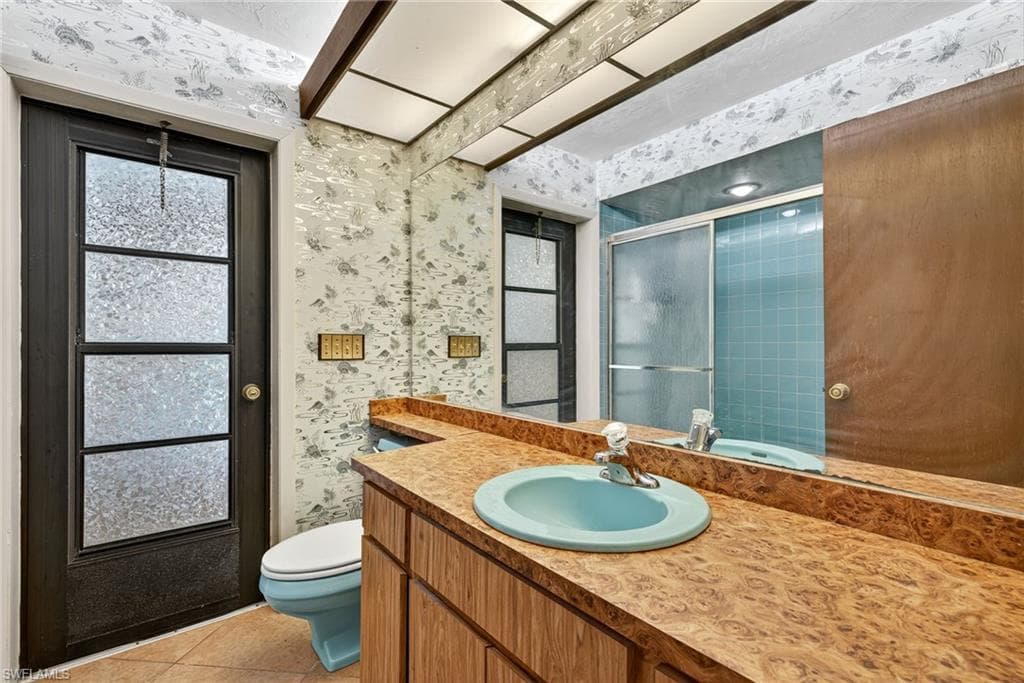 6811 Sandalwood LN, NAPLES FL 34109-25