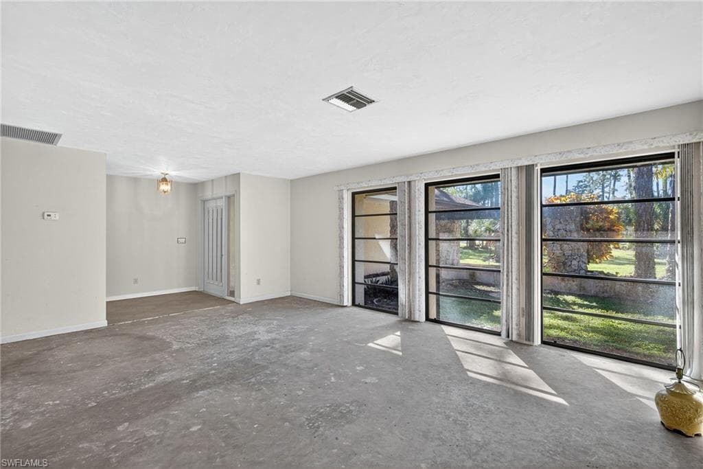 6811 Sandalwood LN, NAPLES FL 34109-8