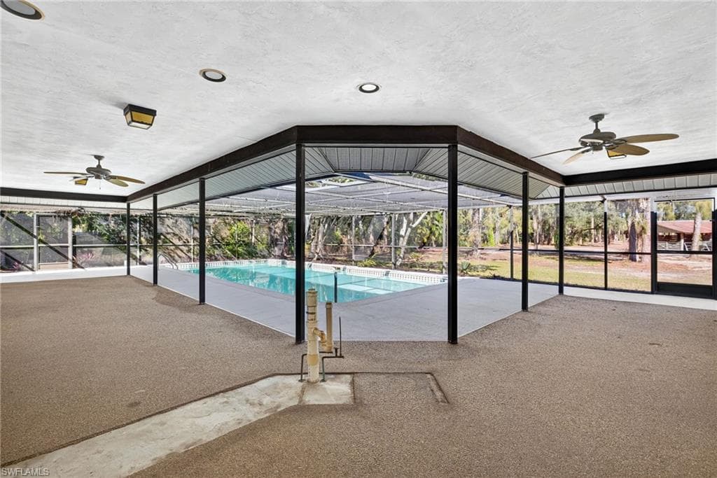 6811 Sandalwood LN, NAPLES FL 34109-33