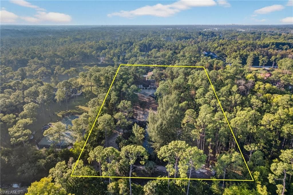 6811 Sandalwood LN, NAPLES FL 34109-48