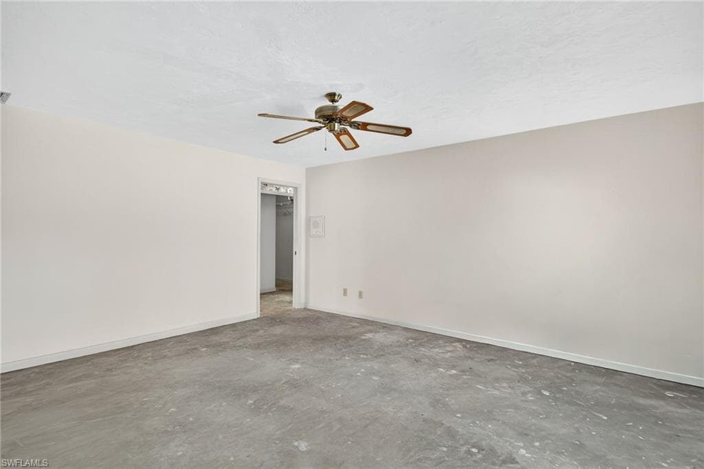 6811 Sandalwood LN, NAPLES FL 34109-17