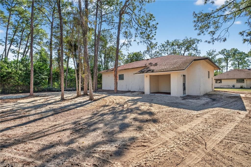 6811 Sandalwood LN, NAPLES FL 34109-38