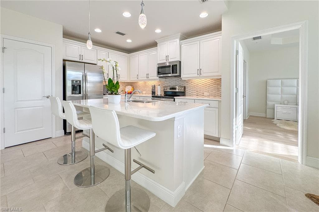 6980 Avalon CIR # 1104, NAPLES FL 34112-18