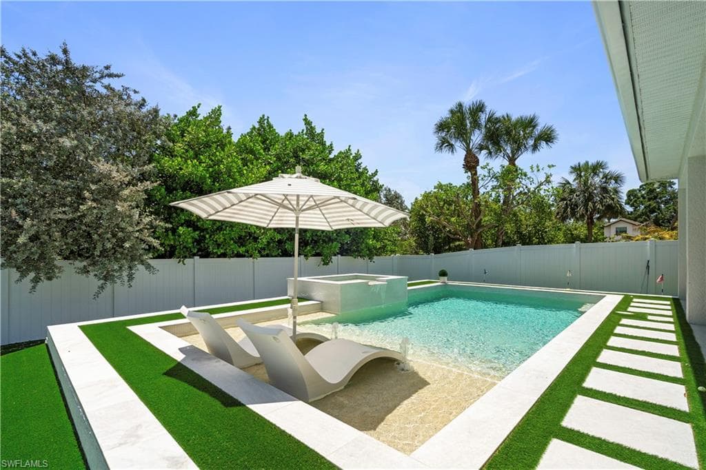 1100 Steeves AVE, NAPLES FL 34104-1