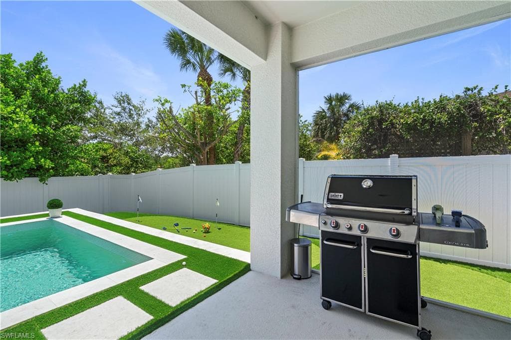 1100 Steeves AVE, NAPLES FL 34104-8