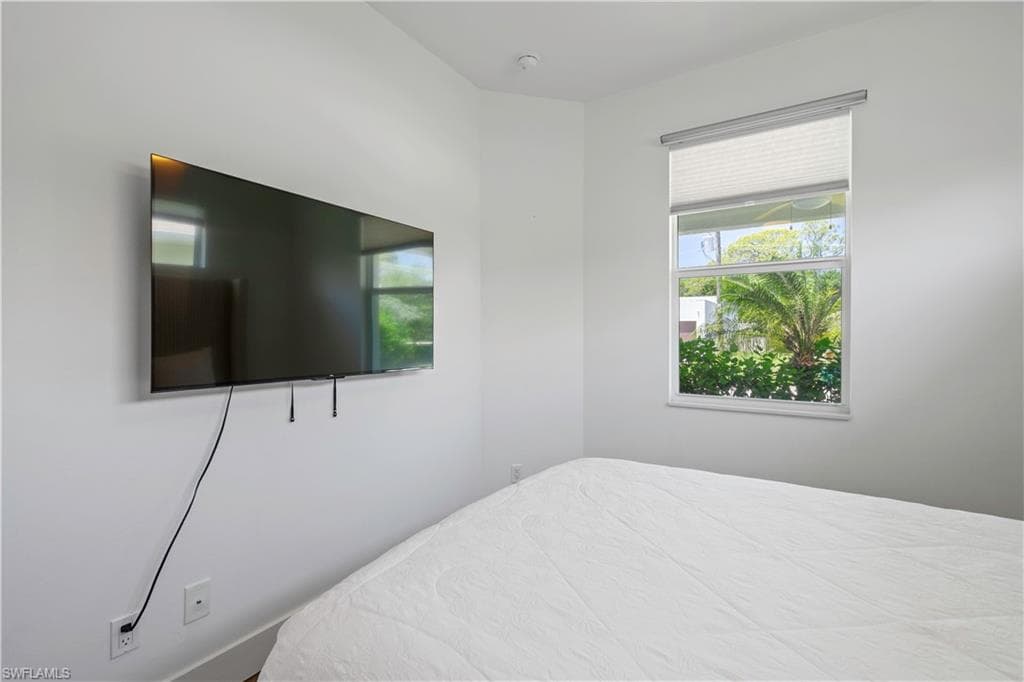 1100 Steeves AVE, NAPLES FL 34104-13