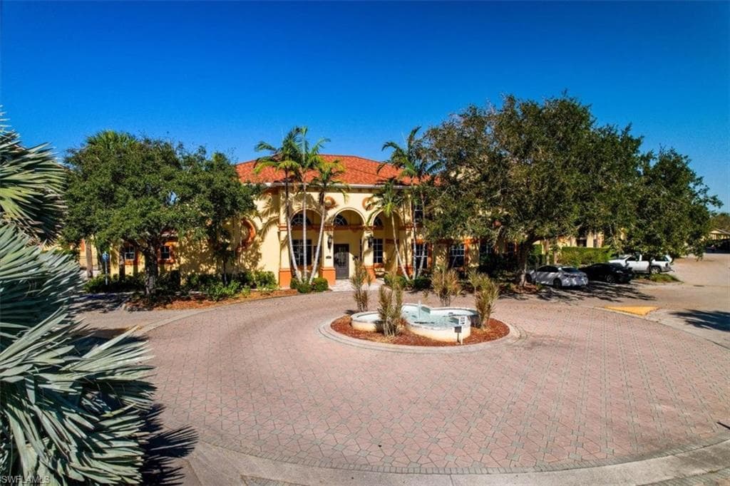 7925 Preserve CIR # 333, NAPLES FL 34119-22