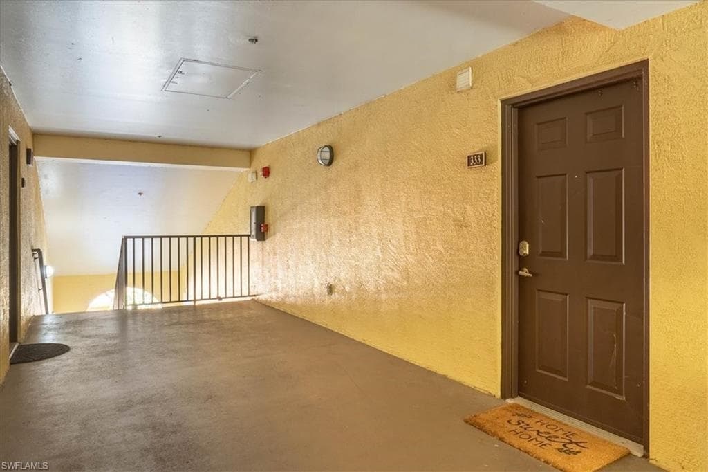 7925 Preserve CIR # 333, NAPLES FL 34119-1