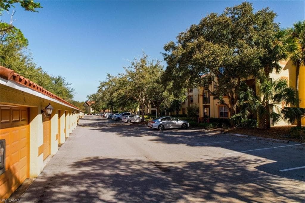 7925 Preserve CIR # 333, NAPLES FL 34119-20