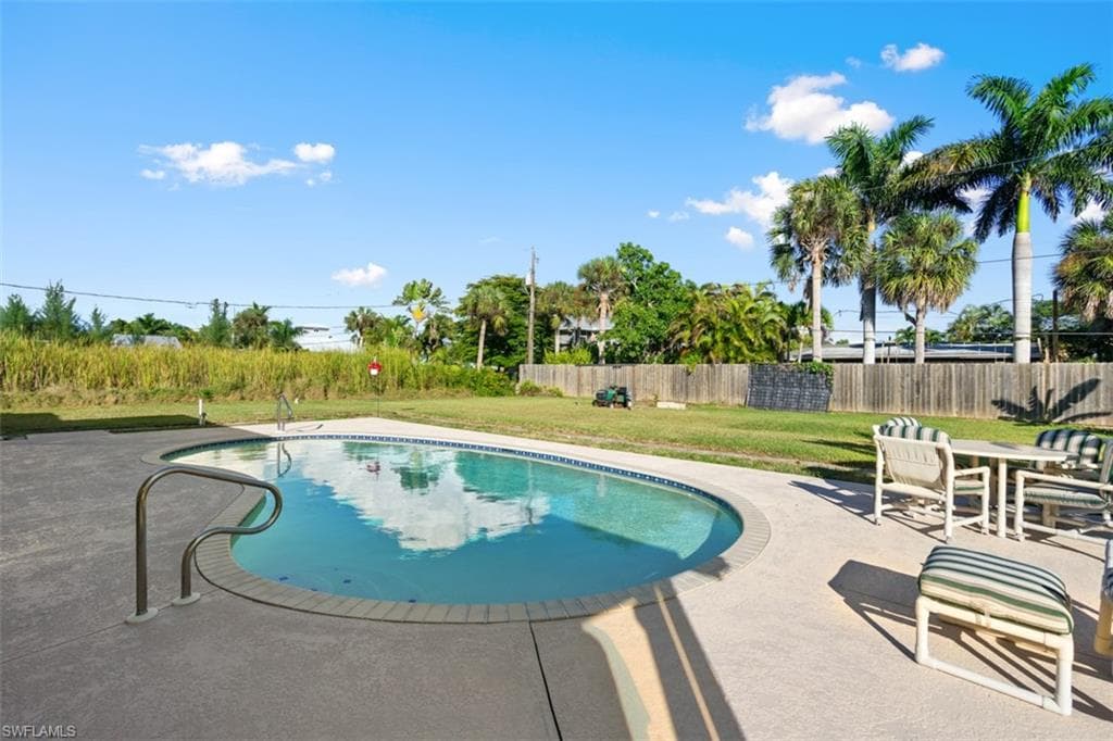 14773 Martin DR, FORT MYERS FL 33908-38