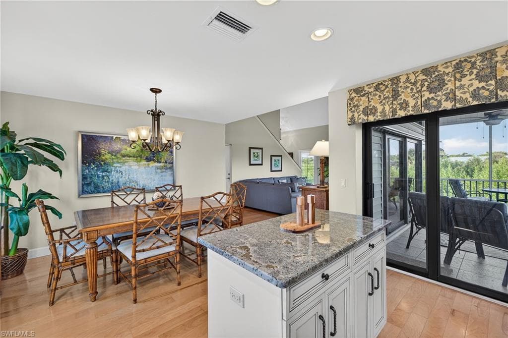 698 Spartina CT, SANIBEL FL 33957-8