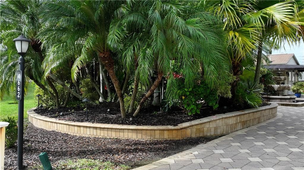 4662 Southern Breeze DR, NAPLES FL 34114-8
