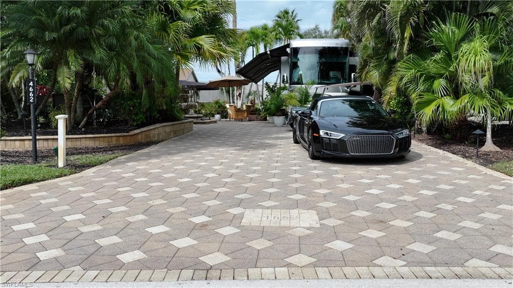 4662 Southern Breeze DR, NAPLES FL 34114-7