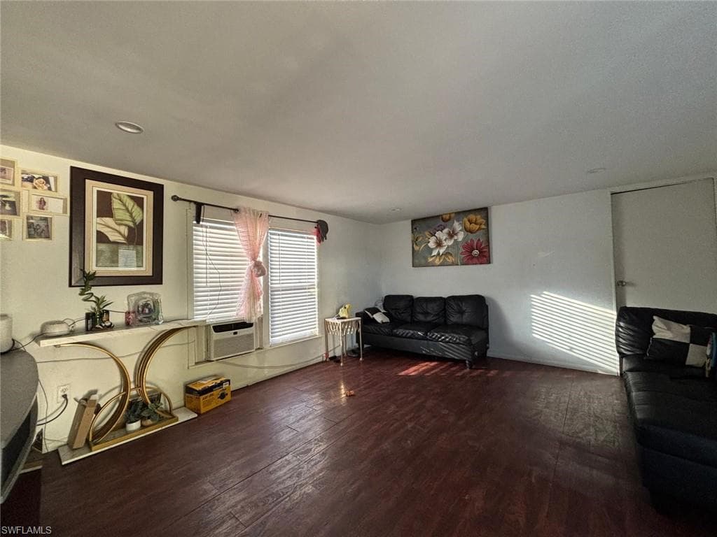 8106 Penny DR, NORTH FORT MYERS FL 33917-1