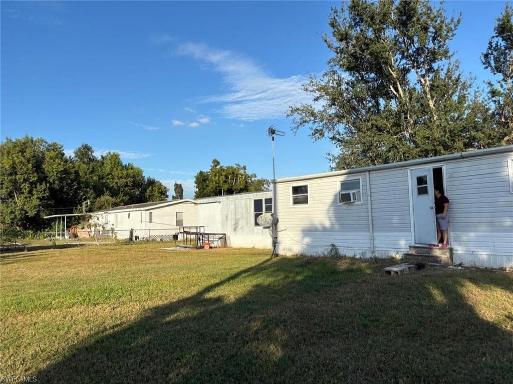 8106 Penny DR, NORTH FORT MYERS FL 33917-7