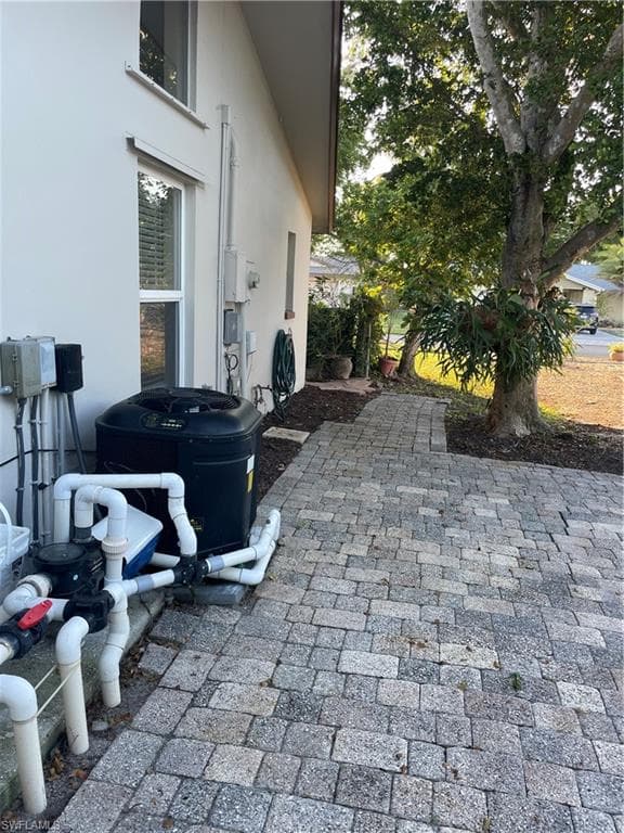 6335 Hofstra CT W, FORT MYERS FL 33919-15