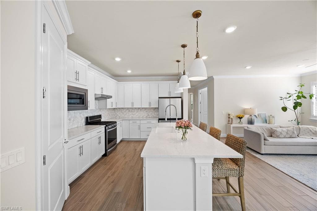 6825 Greenbriar CT-10