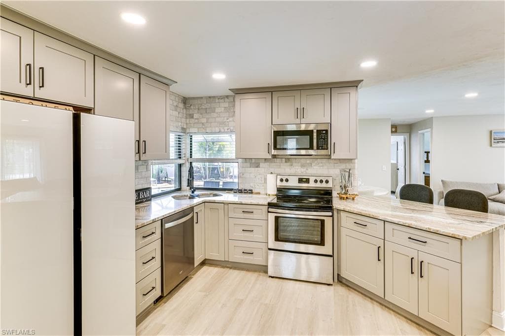 6030 Perthshire LN, FORT MYERS FL 33908-3