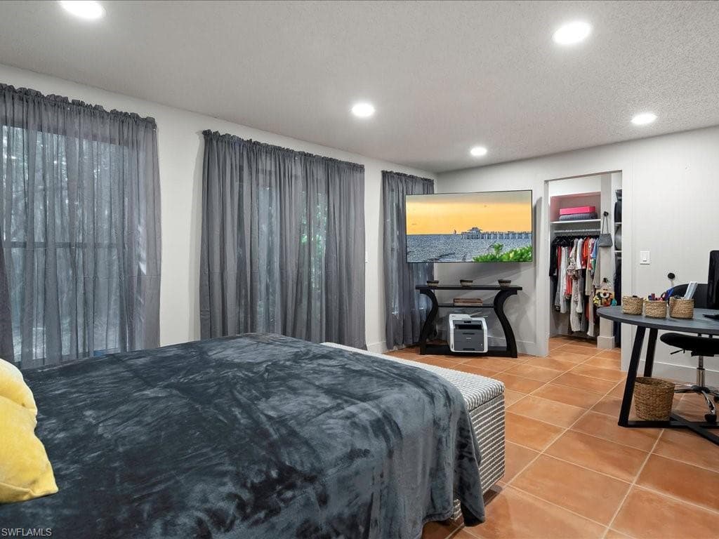 1046 Sperling AVE, NAPLES FL 34103-8